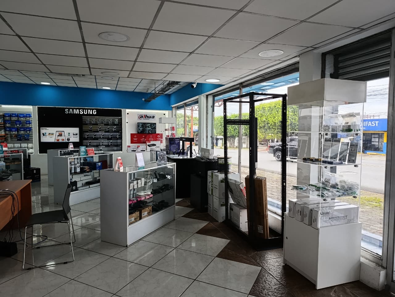 Dentro de Tienda Extel